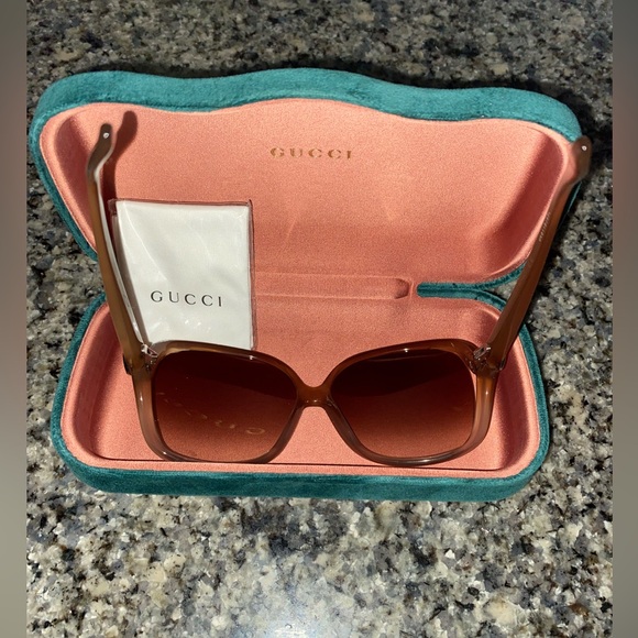 Gucci Sunglasses - Picture 4 of 11